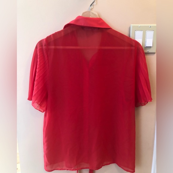 ❤️❤️🎄Red ruffled open button blouse for holiday season. - Picture 4 of 6